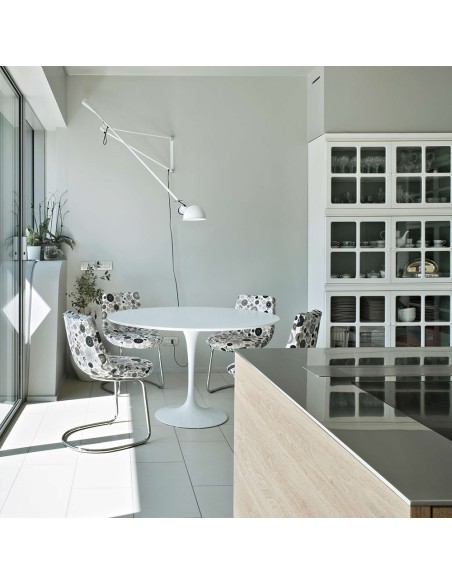Lámpara de Pared 265 de Flos: Elegancia y Versatilidad para Iluminación Directa