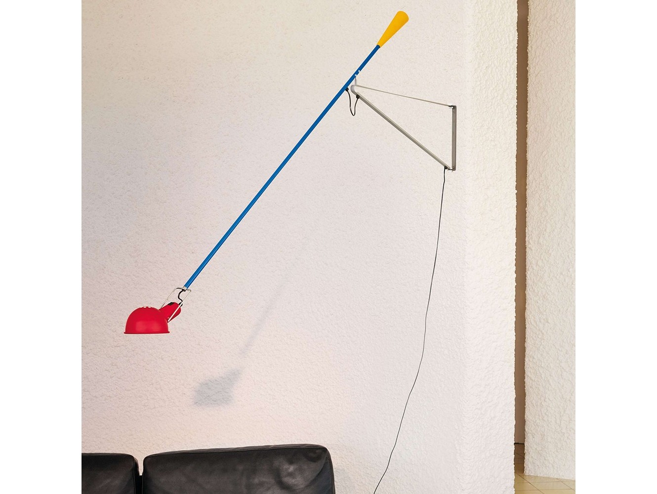 Lámpara de Pared 265 de Flos: Elegancia y Versatilidad para Iluminación Directa