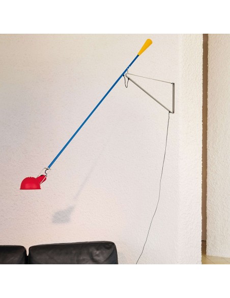 Lámpara de Pared 265 de Flos: Elegancia y Versatilidad para Iluminación Directa