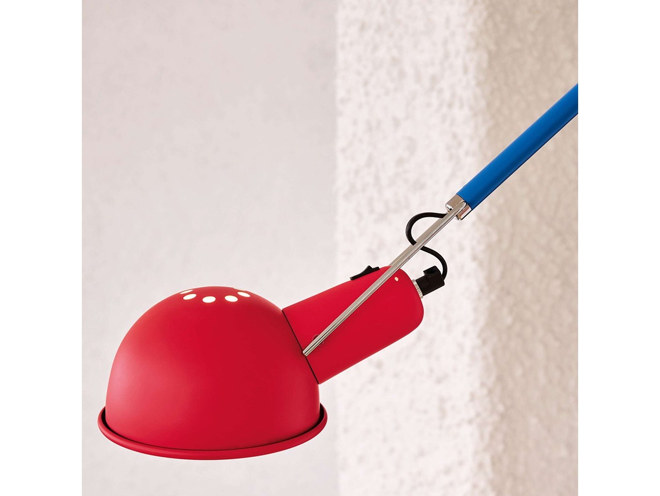 Lámpara de Pared 265 de Flos: Elegancia y Versatilidad para Iluminación Directa