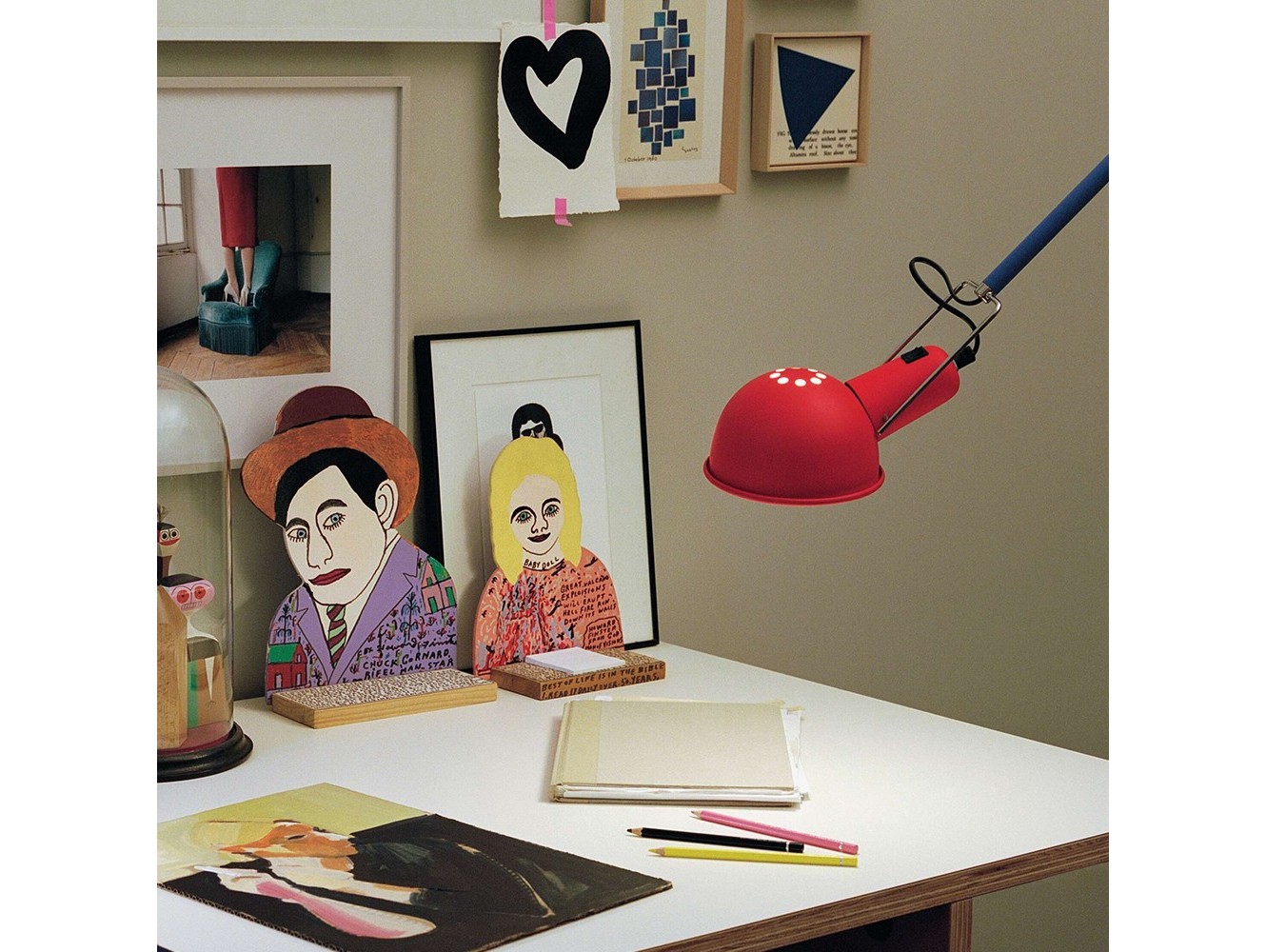 Lámpara de Pared 265 de Flos: Elegancia y Versatilidad para Iluminación Directa