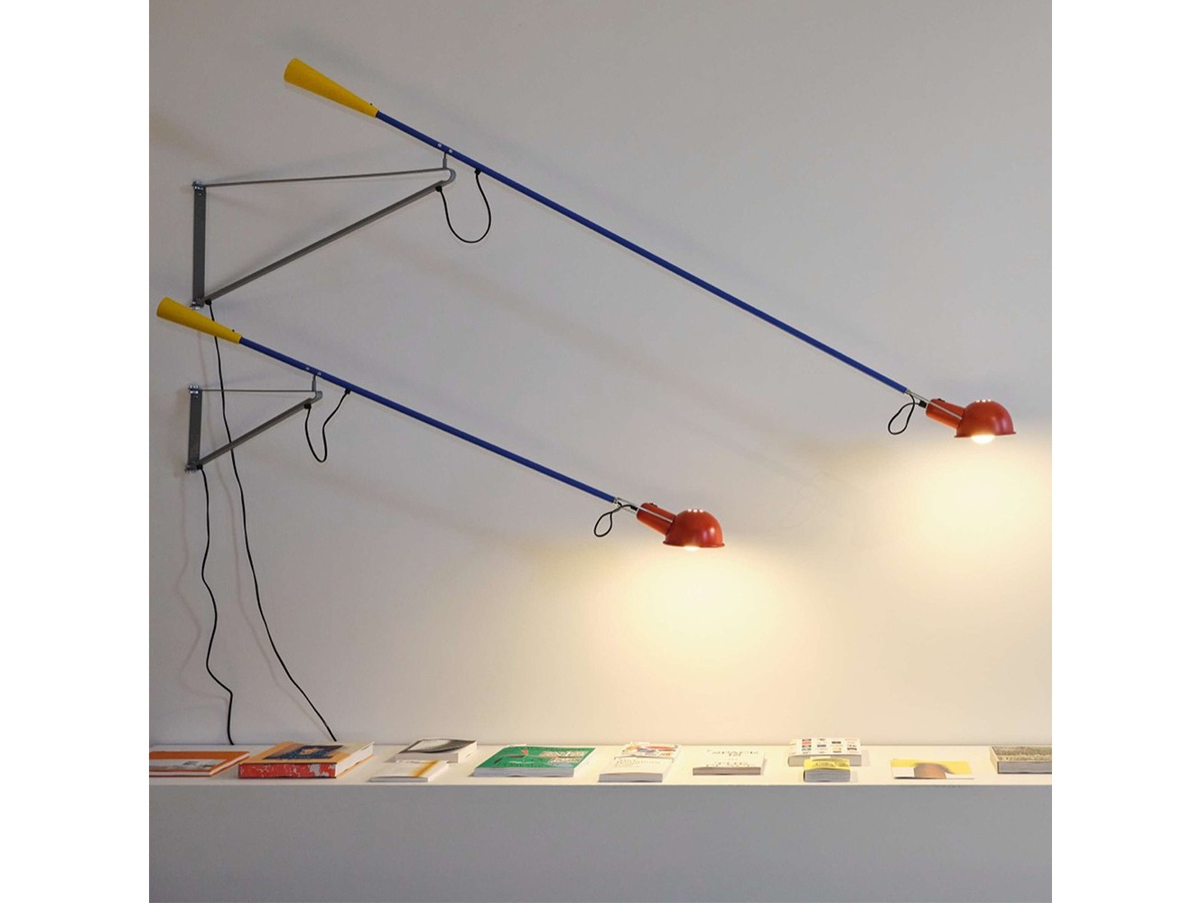 Lámpara de Pared 265 de Flos: Elegancia y Versatilidad para Iluminación Directa