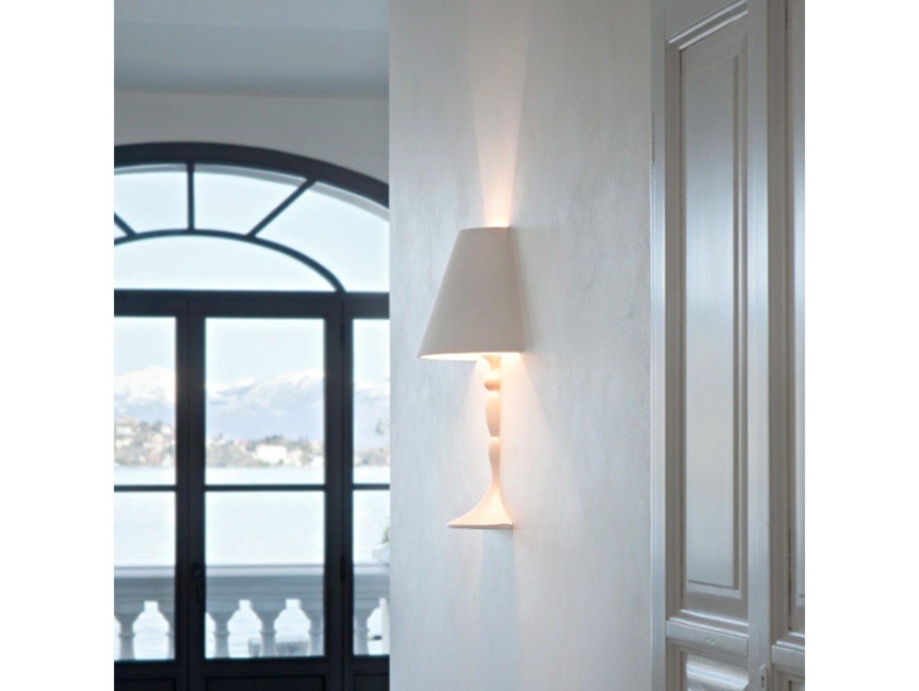 Lámpara de Pared Abajourd'hui de Flos: Iluminación Empotrada Minimalista