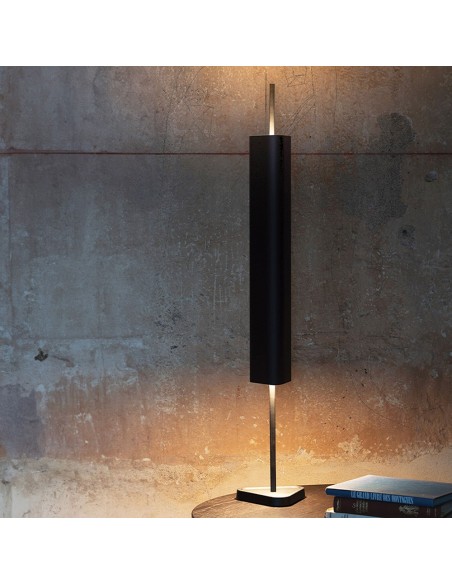Lámpara de Mesa Emi: Iluminación Regulable con Diseño Elegante
