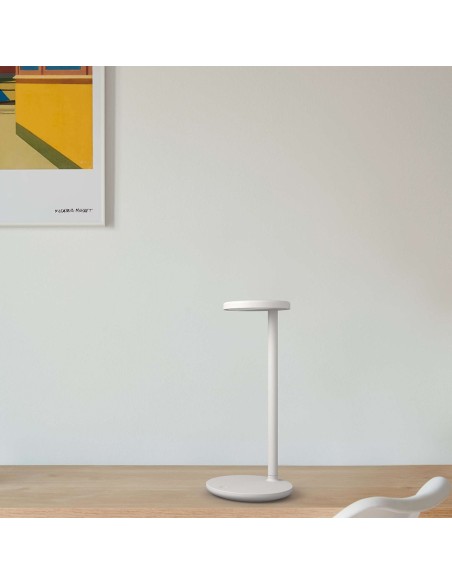 Flos Lámpara de Sobremesa Oblique Qi 4000 K – Carga Inalámbrica y Diseño Profesional