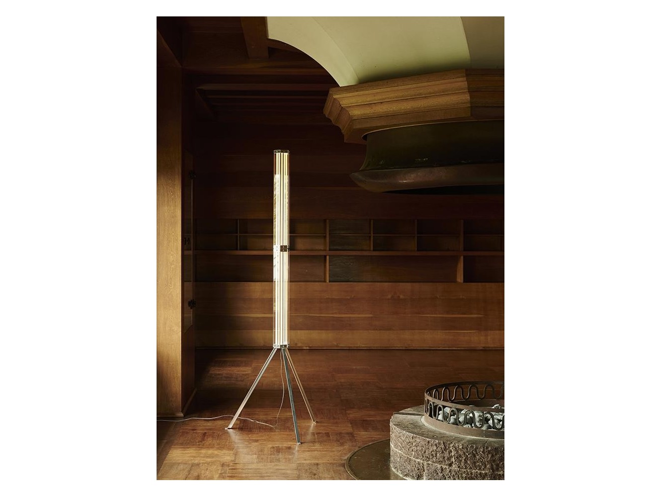 Lámpara de Pie Superwire F de Flos – Diseño Modular y Luz Cálida