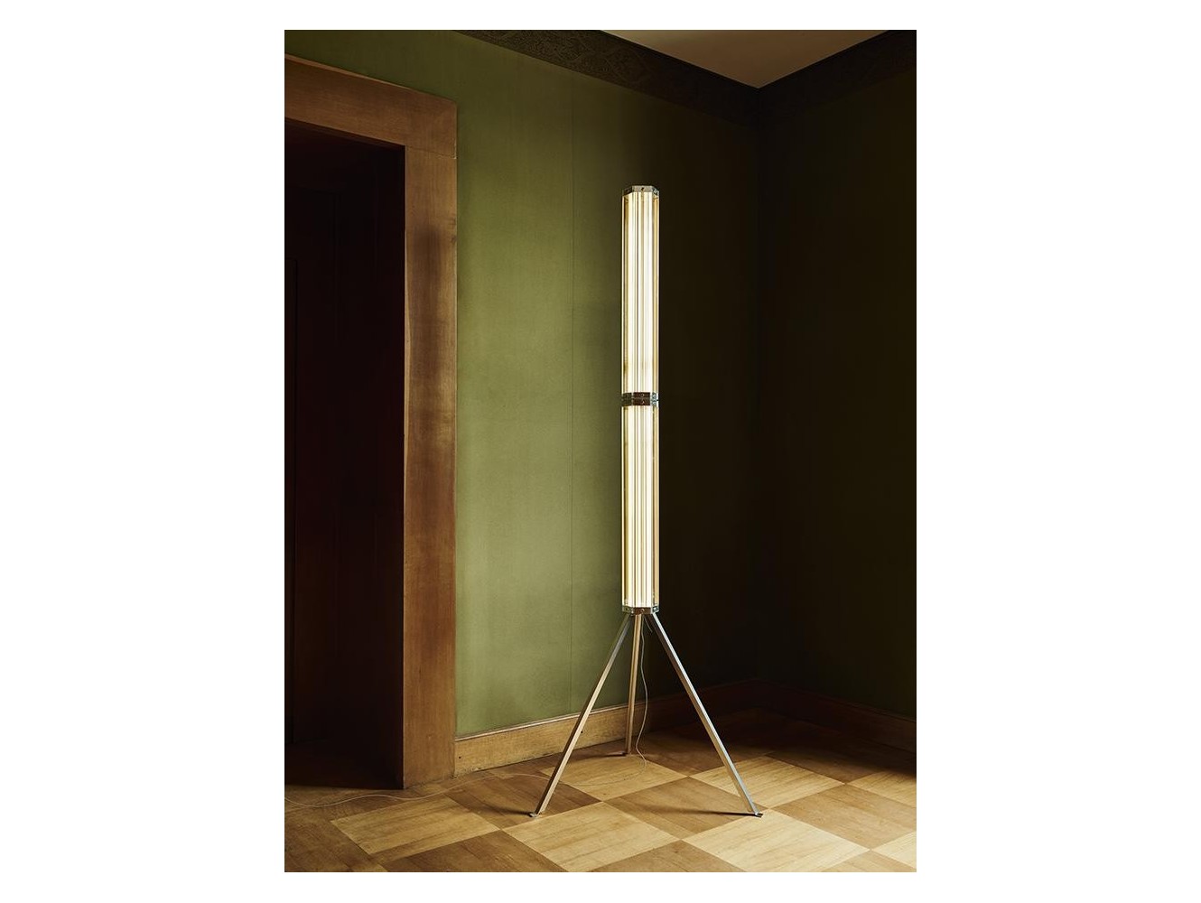 Lámpara de Pie Superwire F de Flos – Diseño Modular y Luz Cálida