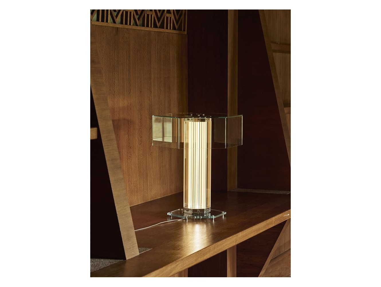 Superwire T de Flos – Lámpara de Mesa Elegante y Funcional