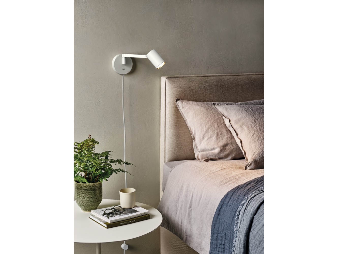 Astro Aplique de Pared Ascoli Swing Plug In