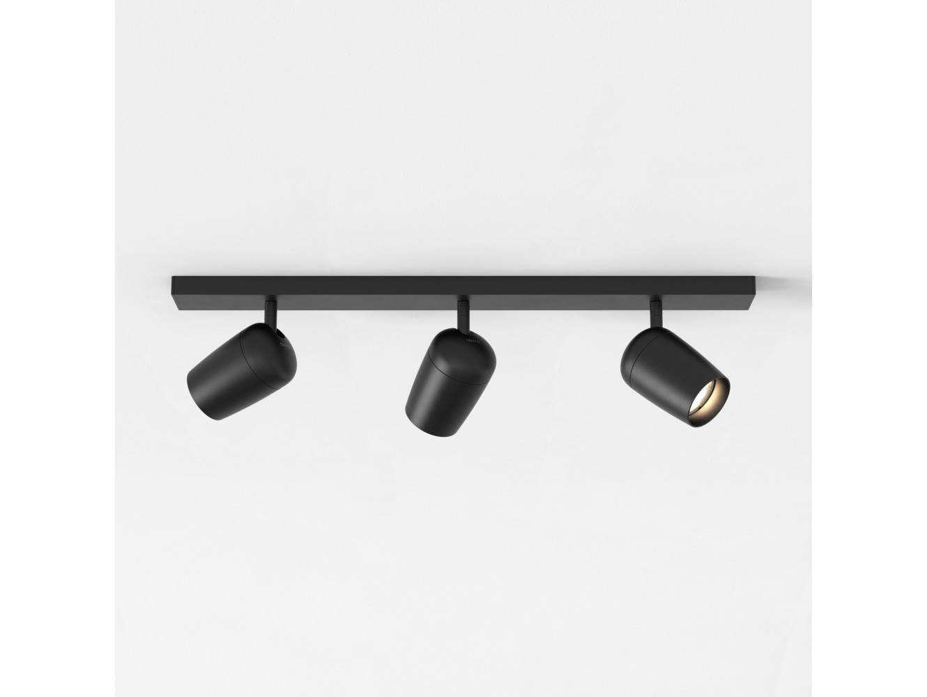 Astro Aplique de Pared Koto Three Bar