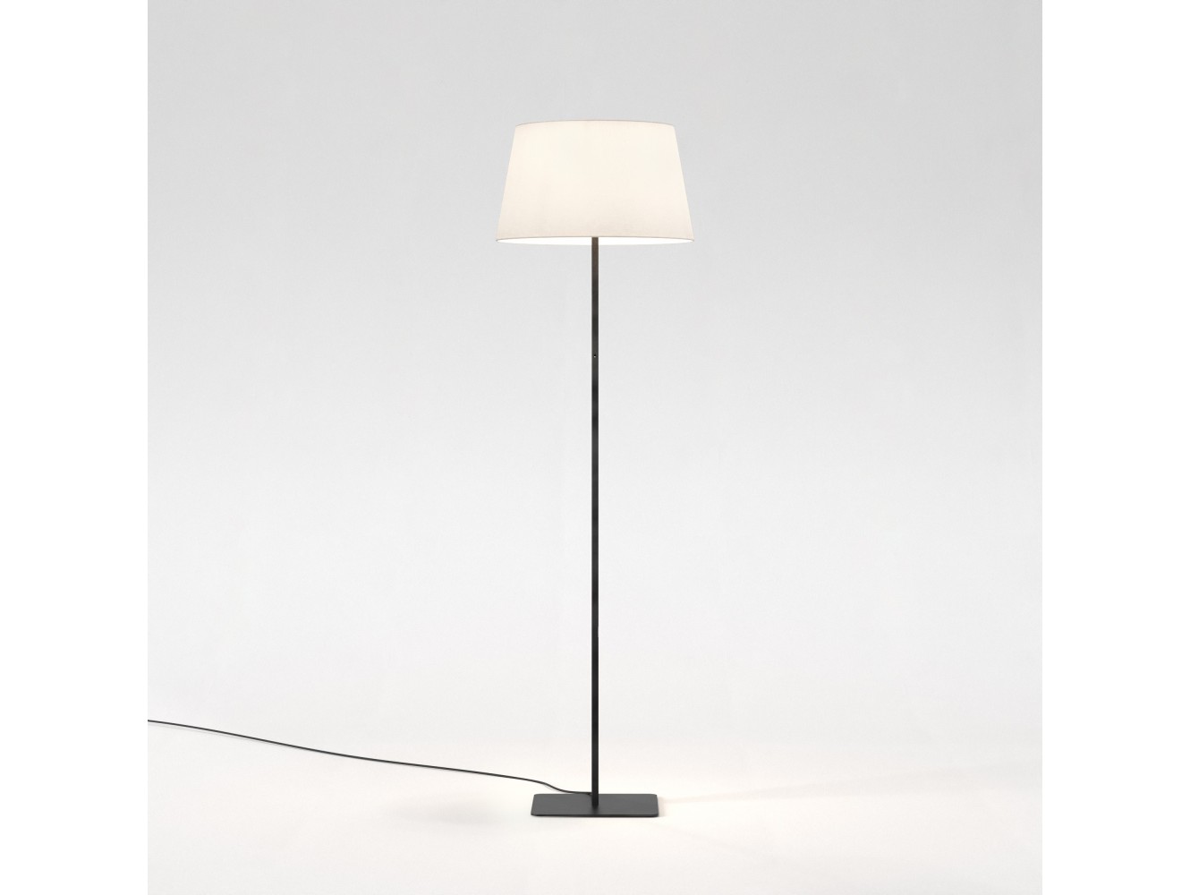 Astro Lámpara de Pie Beaumont Floor