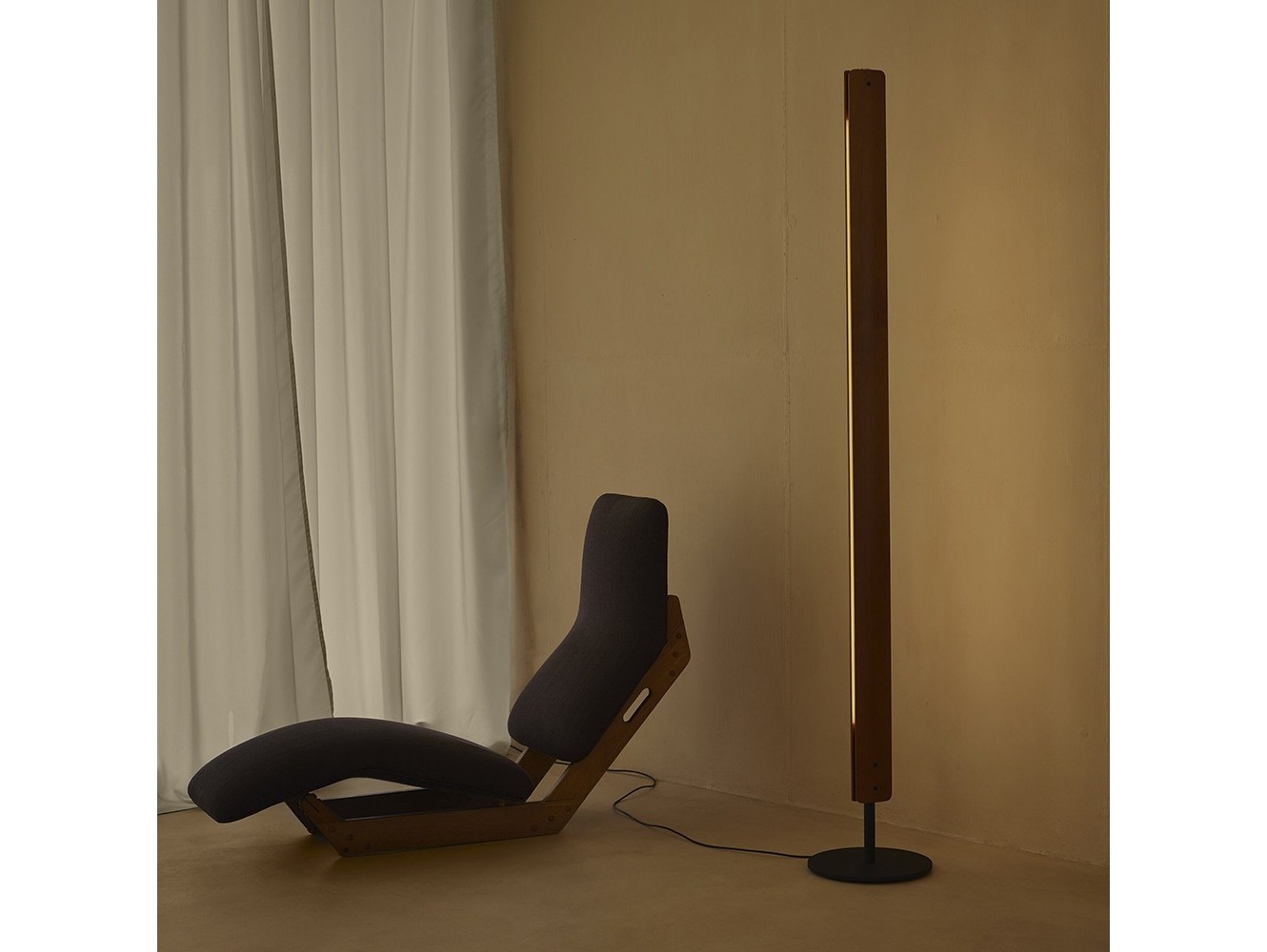 Flos Seki-Han Floor – Lámpara de pie de diseño con madera y luz LED regulable