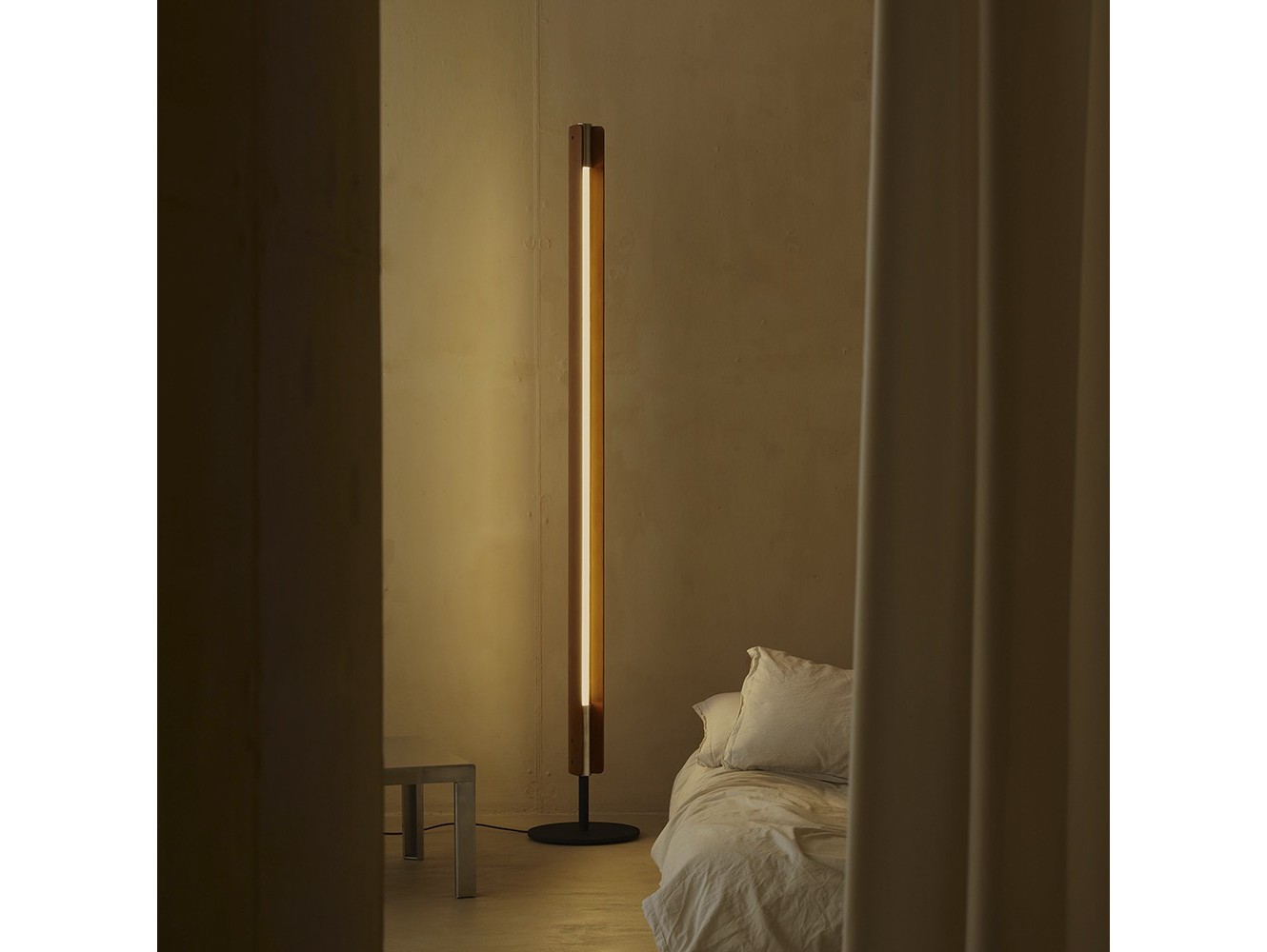 Flos Seki-Han Floor – Lámpara de pie de diseño con madera y luz LED regulable