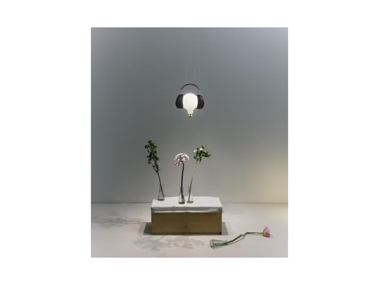 Ingo Maurer Shhh! Lámpara Colgante LED – Diseño Icónico y Regulable