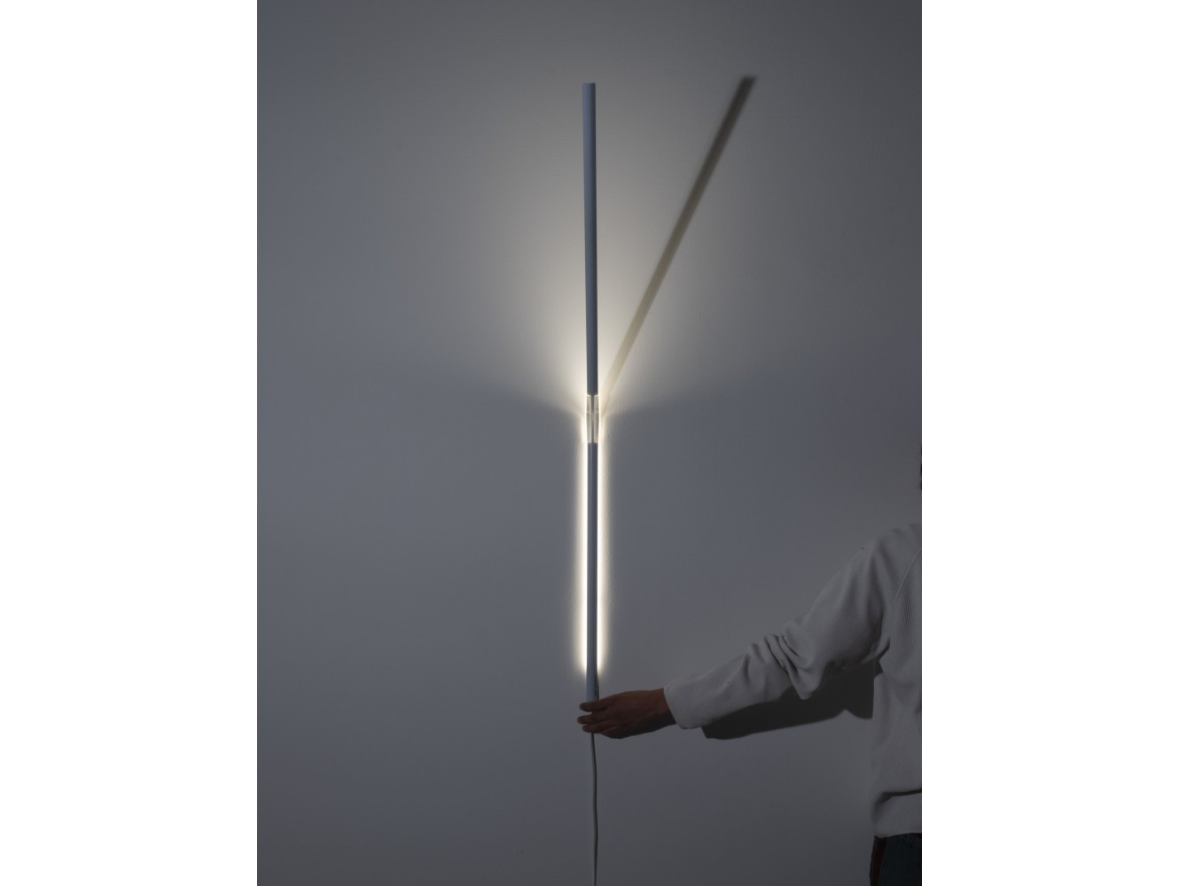 Measure Light Ingo Maurer — El aplique que convierte una cinta métrica en arte luminoso