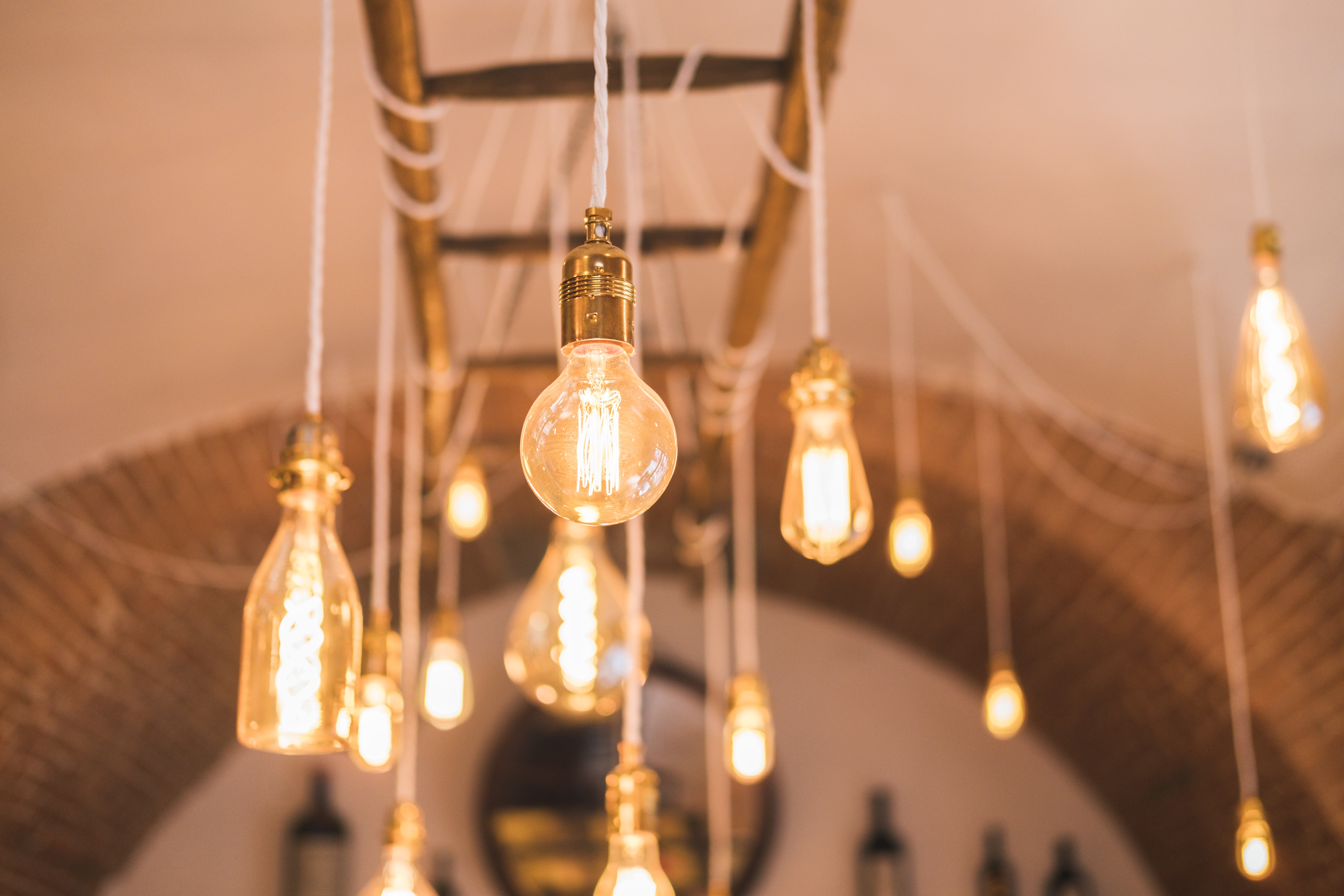 Iluminación para locales comerciales: cómo aumentar ventas con luz profesional